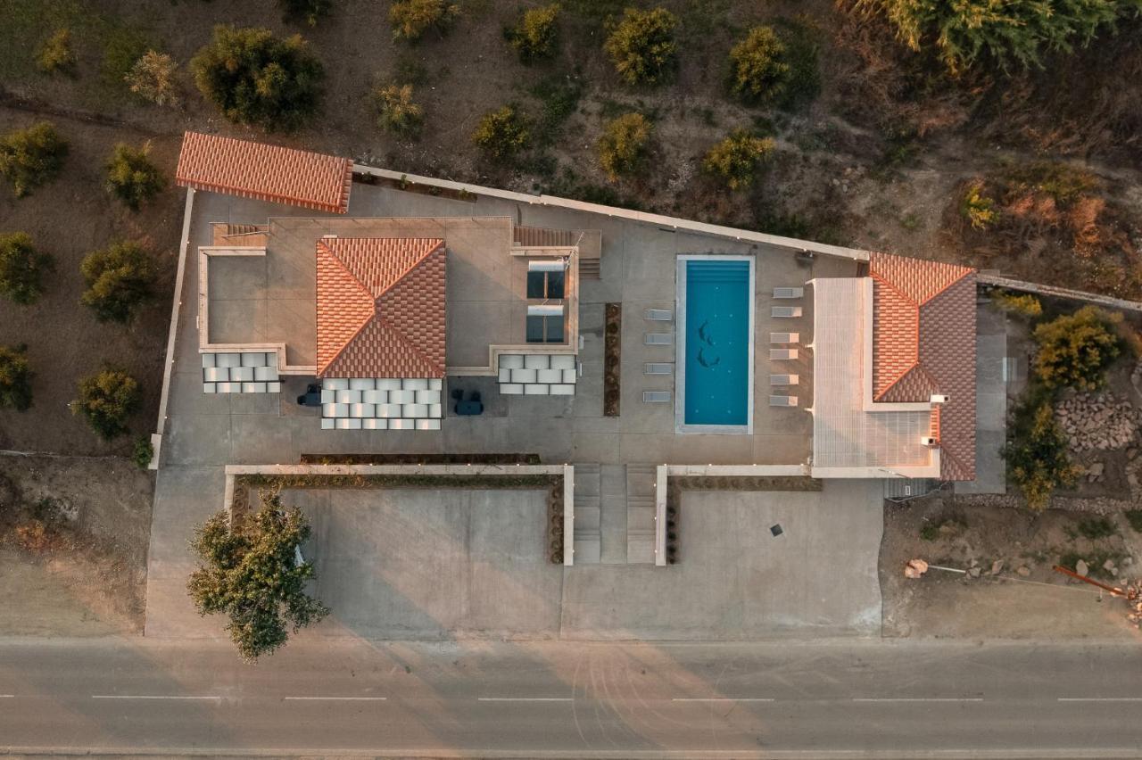Lithos Suites Фінікунда Екстер'єр фото