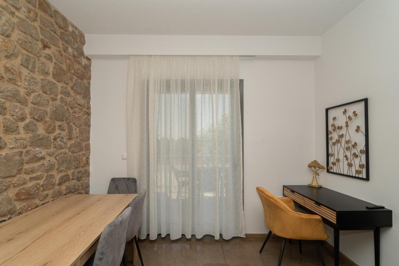 Lithos Suites Фінікунда Екстер'єр фото