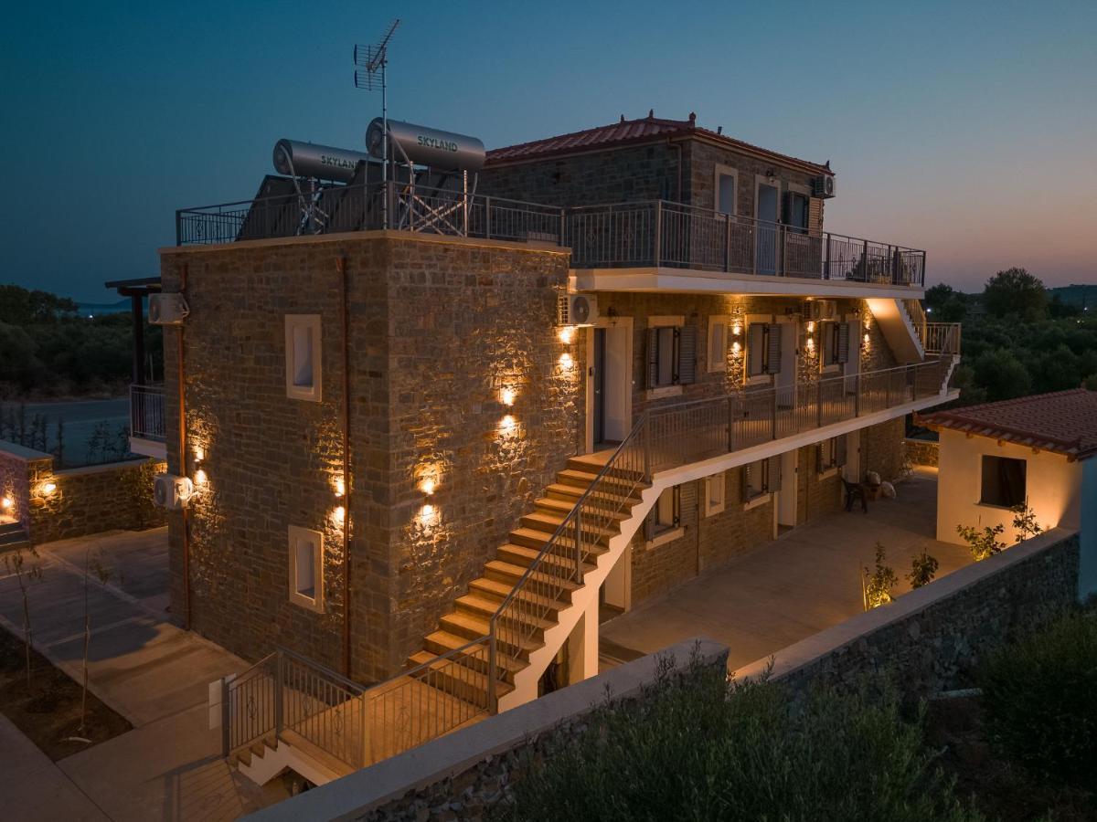 Lithos Suites Фінікунда Екстер'єр фото
