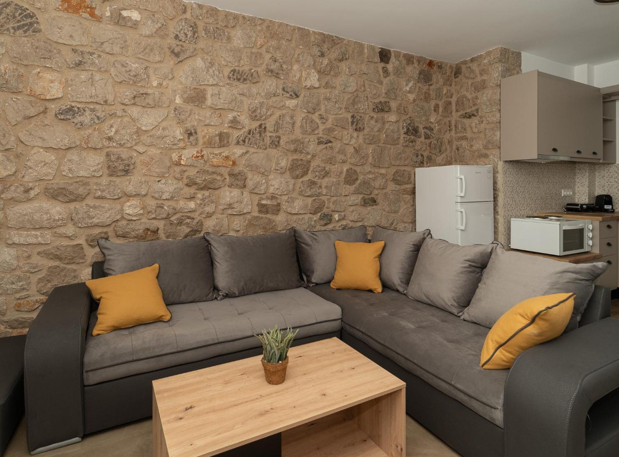 Lithos Suites Фінікунда Екстер'єр фото