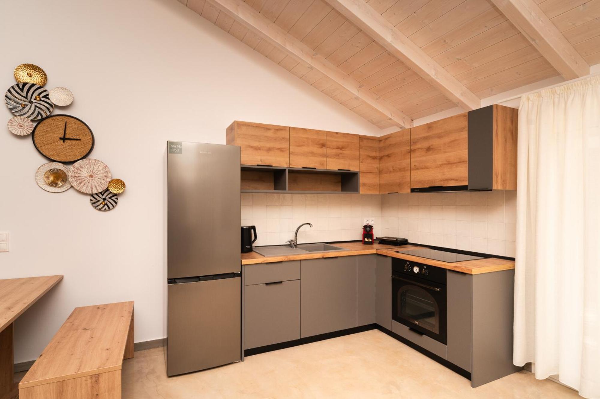 Lithos Suites Фінікунда Екстер'єр фото